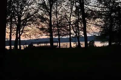 Image de Charming completely updated cottage with water views of Croton Pond.