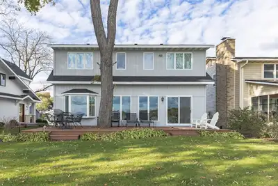 Image de Lakefront Getaway Perfect for All Seasons
