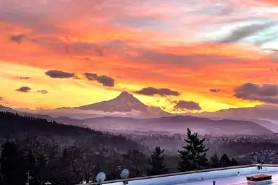 Image de Two-bedroom penthouse in the heart of downtown White Salmon, Mt Views! Loft 19