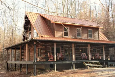 Image de Cozy pine log cabin