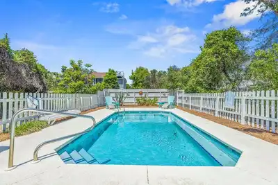 Image de High Cotton Beach Cottage - Private Pool & Gulf Views - Sleeps 8