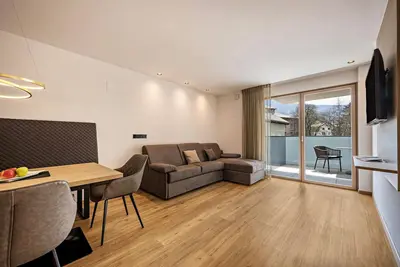 Image de Appartement moderne \"Nice 4\" avec balcon au centre de Bressanone\/Brixen