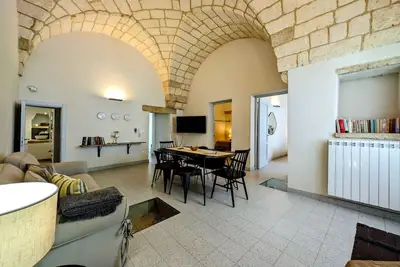 Image de Ancient farmhouse Le Bey Fausta