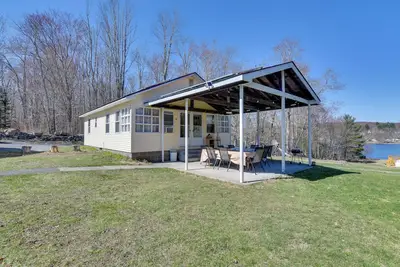 Image de Kayaks & Canoes: Lake-View Retreat in Ellenville!