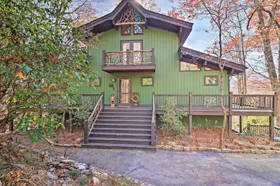 Image de Rustic-Chic Sapphire Home w\/ Wraparound Decks