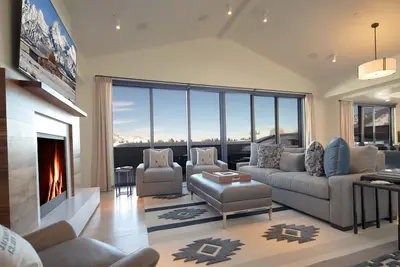 Image de Town Hill Penthouse at Snow King. Deck, Hot Tub, A/C, Grill, Outdoor Fireplace