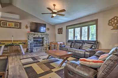 Image de 3 Mi to Kalahari: Pocono Mountain Home w\/ Fire Pit