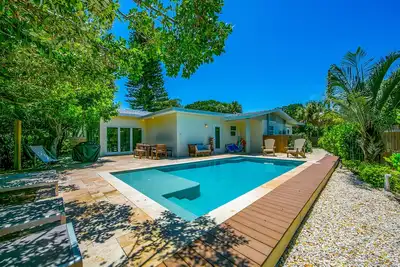 Image de Canal Home with Private Pool and Dock - North End Zen