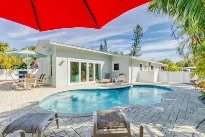 Image de Private Home with Heated Pool, Just 5 Houses to Beach