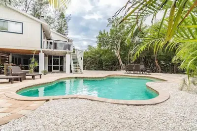 Image de Canal Home with Pool & Dock Near Beach