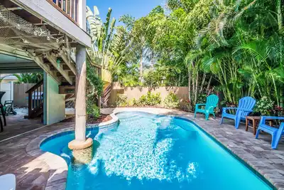 Image de Updated Home, 5 Houses from the Beach! Private Pool and Game Room! - Ocean's 77
