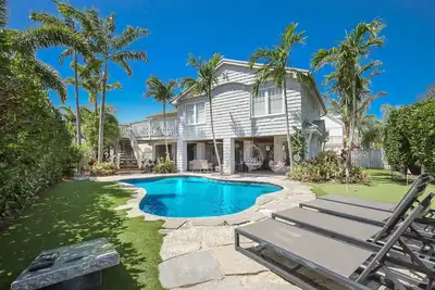 Image de Island Retreat with Pool and Putting Green