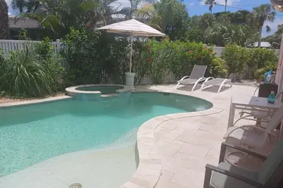 Image de Coral Palms: 3br Updated Rental with Private Pool near Gulf of Mexico Beaches