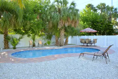 Image de Elevated Anna Maria Family Rental with Pool, 1 Block to Beach - Starfish Beach