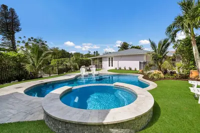 Image de Canalfront Home with Pool, Dock and Putting Green! Close to the Beach! - Lavende