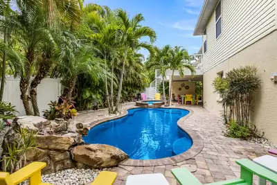 Image de Beautiful North-End Home! Pool with In-ground Spa, Shuffleboard!