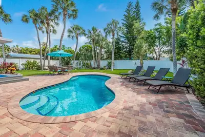 Image de Azure: A Beautiful Vacation Home Just Steps from Bean Point Beach!