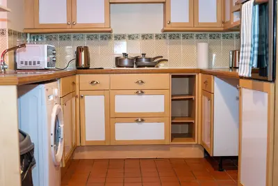 Image de Entire 2 bedroom house in a quiet environment, 0. 4miles to train station