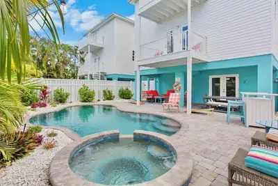 Image de Home with Private Pool and Hot Tub! 3 Blocks to Beach!