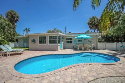 Image de Close to Beach! Home with Putting Green and Pool!