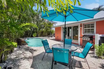 Image de Completely Updated Anna Maria Island Home with Private Pool: Peach Bellini