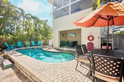 Image de Private Home with Pool and Hot Tub, just 5 Houses to the Water!