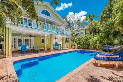Image de Private Home with Pool and Game Room, 1 Block to Beach! - Dolphin Pointe