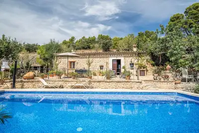 Image de Can Pulit - finca romántica con piscina y vistas