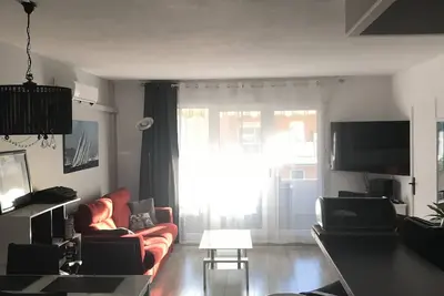 Image de Appartement 50m2  3 minu de la mer 4 personnes 1 chambre 2 lits Clim Wifi Garage
