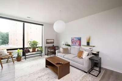 Image de East Side Luxury 1br Apt - Near Brady St with Balcony and Lounge - Sleeps 4