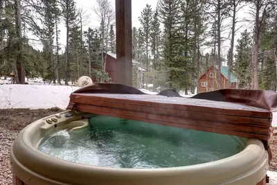 Image de Whiskey Mountain Lodge- Hot tub, hockey table, and Wi-Fi
