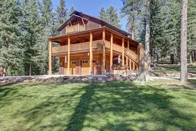 Image de Eagle`s Lair - Log Home | 3 Bed, 2 Bath