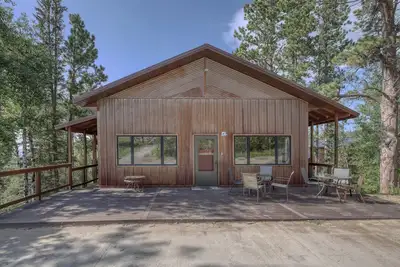 Image de Mountain Oasis - 6 bedroom cabin with game room and private hot tub!