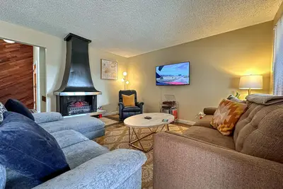 Image de Walk to Garden of the Gods ☀ Propane Firepit & Fenced in Patio near Manitou