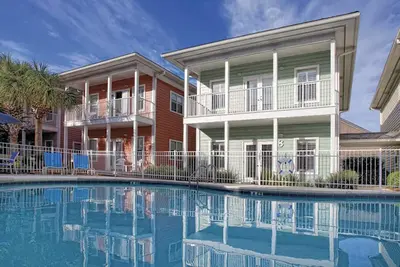 Destin Beach Street Cottage in Prime location