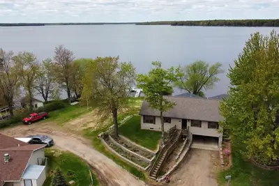 Image de Waterfront home