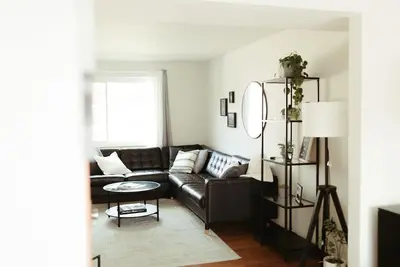 Image de Chic, Welcoming Townhouse with Private Patio
