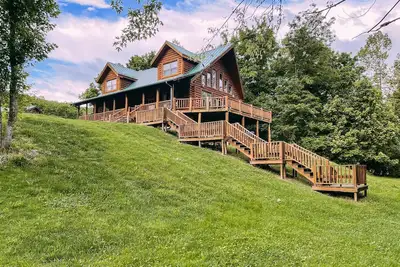 Image de Shoals River Cabin- private boat dock, walk-in fishing access, sleeps 12