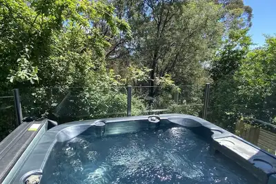 Image de TreeTops - wood fire, outdoor spa and great coffee