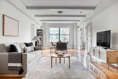 Upscale Midtown East 2br w/ Doorman, 2 blocks to river, by Blueground