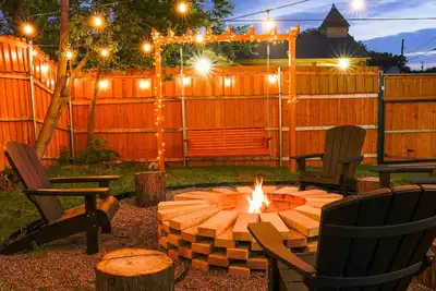 Image de 4 Br, Large Yard with Hot Tub, Fire pit, Basket ball hoop