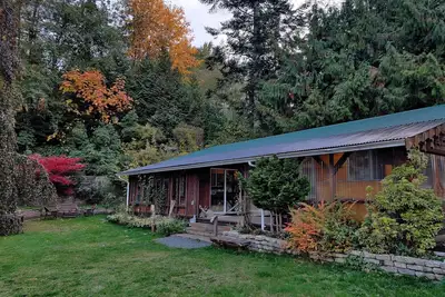 Image de Cheerful 2-bedroom bungalow with a view to a magical fairytale house