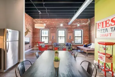 Image de One Of A Kind Huge Loft Minutes From Downtown