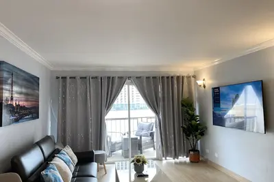 Lovely 2 beds 2 baths  fully renovation. Free one parking.