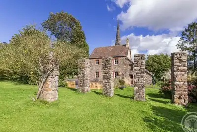 Image de Maison familiale avec poêle à bois, terrasse et vélos à Montpinchon