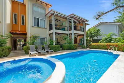 Image de Beach-Walkable Condo with Loft, Pool, and Spa!