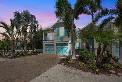 Image de Dog Friendly Home with Private Pool and Spa! Close to Beach - Sunset and Sands