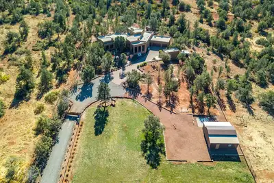 Image de Pegasus Ranch Retreat – 3 Acres of Tranquil Beauty | Views, Spa & Game Room