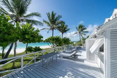 Image de Oceanfront on Harbour Island's famous pink beach with pool.