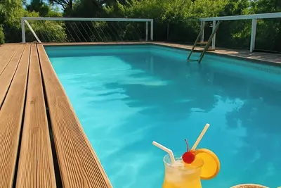 Image de maison cocooning avec piscine - pont du gard